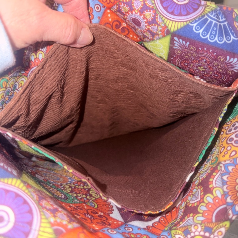 Handcrafted shoulder-bag in corduroy and cotton. Inside pocket with magnet clasp - Picture 3 of 6